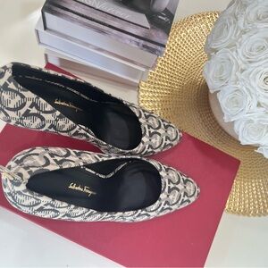 FERRAGAMO
Judy 85 logo-print jacquard pumps